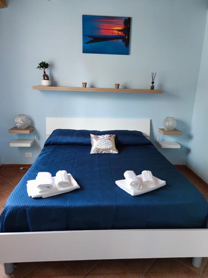 Villa Martino Apartments Чефалу Стая снимка