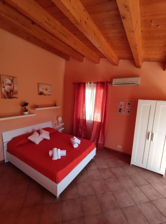 Villa Martino Apartments Чефалу Стая снимка